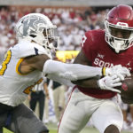 
              Oklahoma wide receiver Marvin Mims (17) catches a touchdown pass in front of Kent State safety JoJo Evans (23) during the first half of an NCAA college football game Saturday, Sept. 10, 2022, in Norman, Okla. (AP Photo/Sue Ogrocki)
            