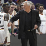 
              Germany's Dennis Schroeder, left, and Germany's head coach Gordie Herbert, right, react as Schroeder is send off the pitch during the Eurobasket quarterfinal basketball match between Germany and Greece in Berlin, Germany, Tuesday, Sept. 13, 2022. (AP Photo/Michael Sohn)
            