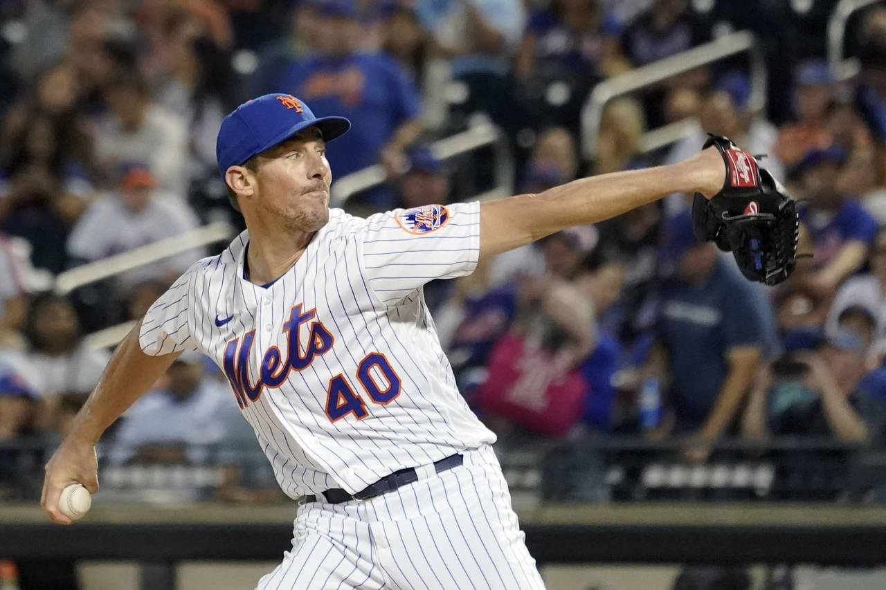 New York Mets pitcher Chris Bassitt delivers against the Pittsburgh Pirates during the first inning...