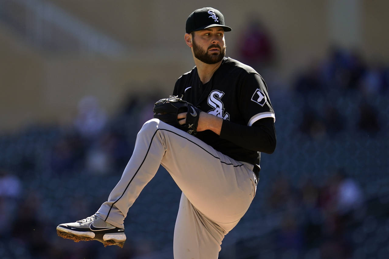 Chicago White Sox starting pitcher Lucas Giolito delivers during the second inning of a baseball ga...