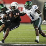 
              Houston wide receiver Matthew Golden (10) makes a catch against Tulane linebackers Dorian Williams (2) and Nick Anderson (1) during the second quarter of an NCAA college football game Friday, Sept. 30, 2022, in Houston. (Brett Coomer/Houston Chronicle via AP)
            