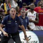 
              Spain's head coach Sergio Scariolo, left, shouts during the Eurobasket final basketball match between Spain and France in Berlin, Germany, Sunday, Sept. 18, 2022. (AP Photo/Michael Sohn)
            