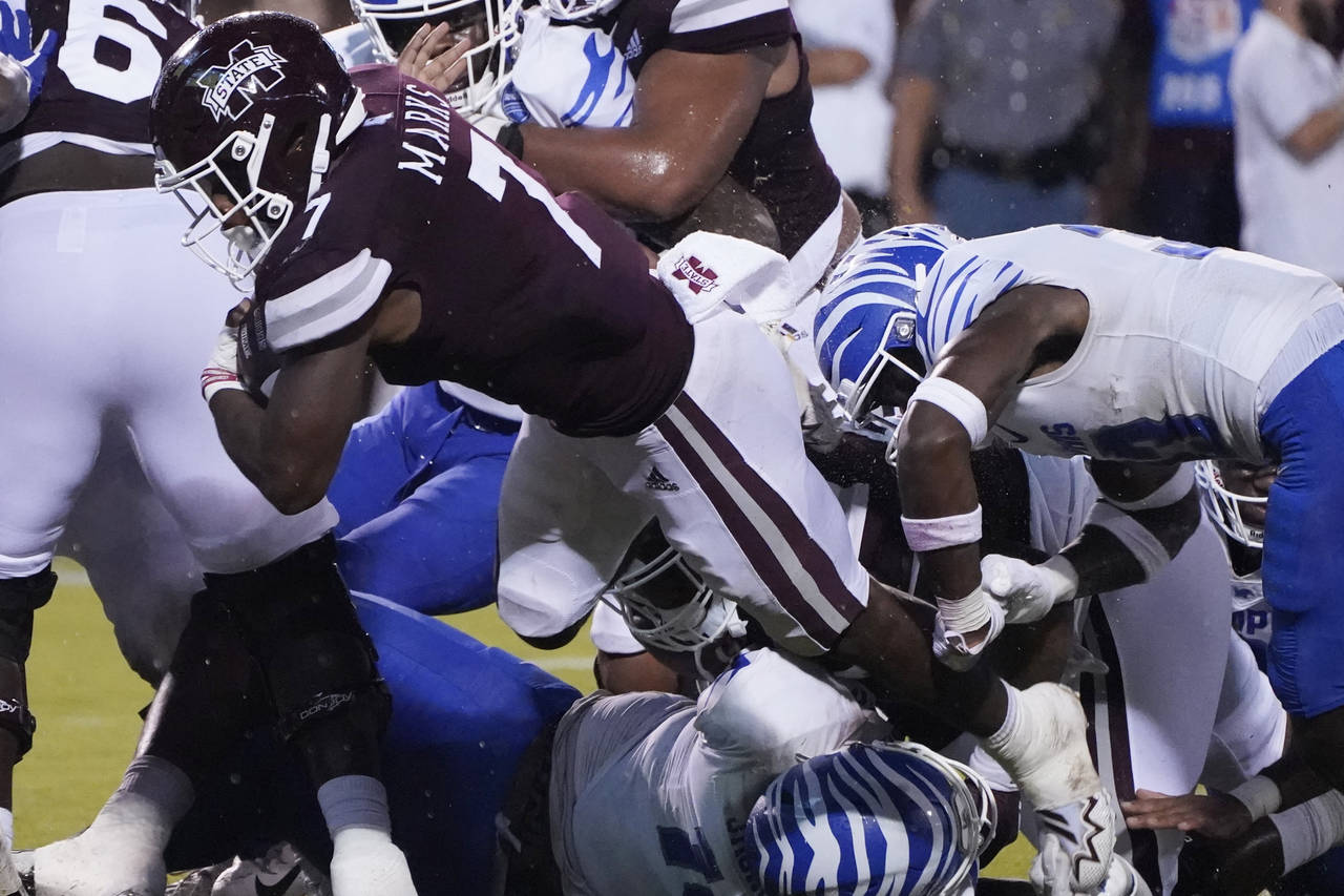 Mississippi State running back Jo'quavious Marks (7) dives across the goal line for a short touchdo...