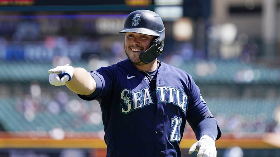 Mariners notebook: Ty France stays with team, and will play through the  pain of left wrist