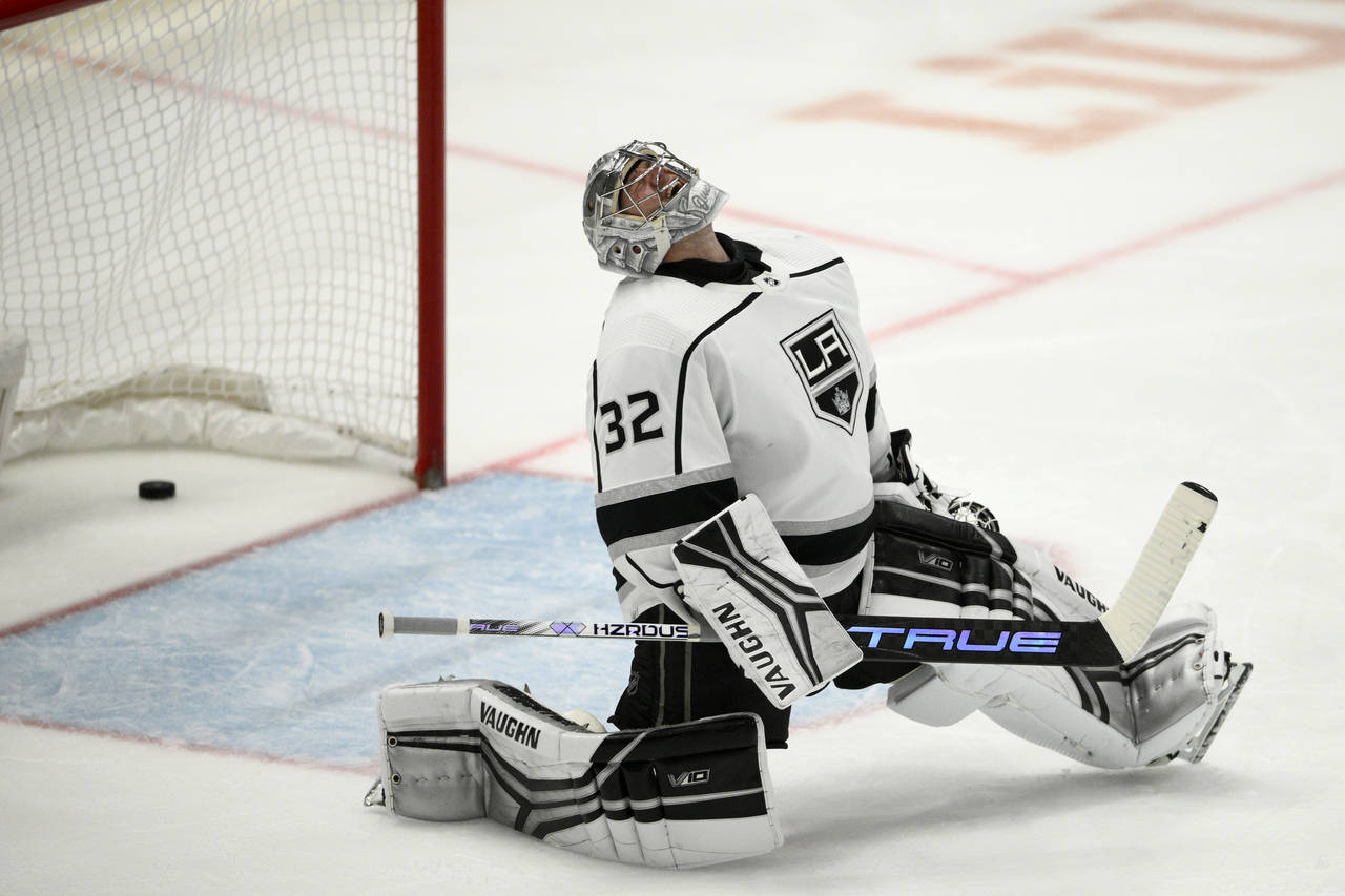 Los Angeles Kings goaltender Jonathan Quick (32) reacts  after a goal by Washington Capitals defens...