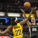 
              San Antonio Spurs center Jakob Poeltl (25) goes after a rebound against Indiana Pacers forward Isaiah Jackson (22) during the first half of an NBA basketball game in Indianapolis, Friday, Oct. 21, 2022. (AP Photo/AJ Mast)
            