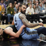 
              Utah Jazz forward Kelly Olynyk, left, and Memphis Grizzlies center Steven Adams (4) look on after falling on the court during the second half of an NBA basketball game Monday, Oct. 31, 2022, in Salt Lake City. (AP Photo/Rick Bowmer)
            