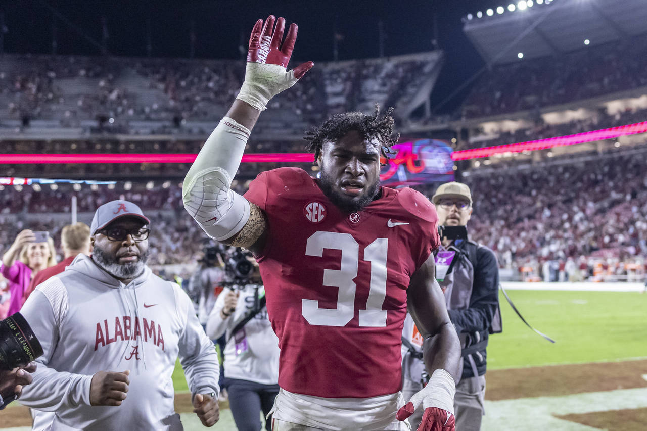 Alabama linebacker Will Anderson Jr. (31) waves to fans as he leaves the field after the team's win...
