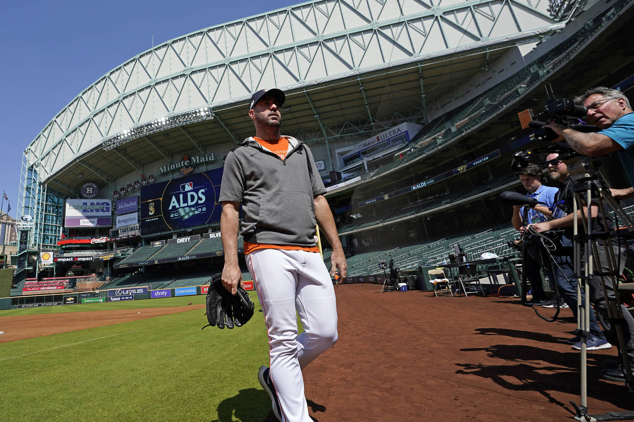Houston Astros starting pitcher Justin Verlander walks toward the dugout after a workout ahead of G...