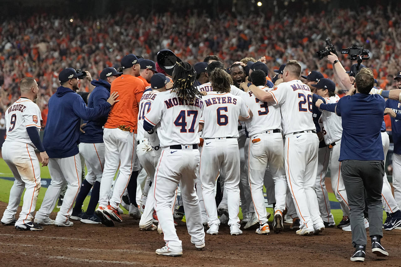 Yordan Alvarez' walk-off homer completes Astros' comeback in Game 1 of ALDS