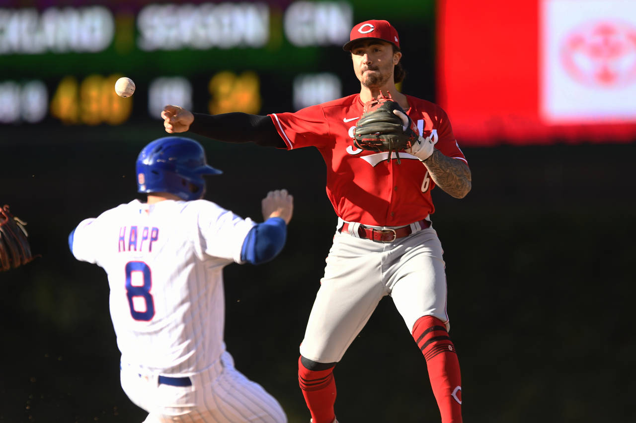 Cincinnati Reds second baseman Jonathan India, right, hrows to first base after forcing out Chicago...