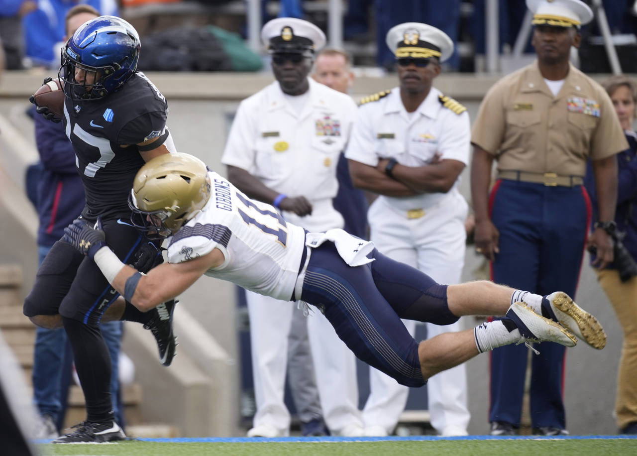 Air Force wide receiver Ben Jefferson, left, is stopped by Navy linebacker Eavan Gibbons in the sec...