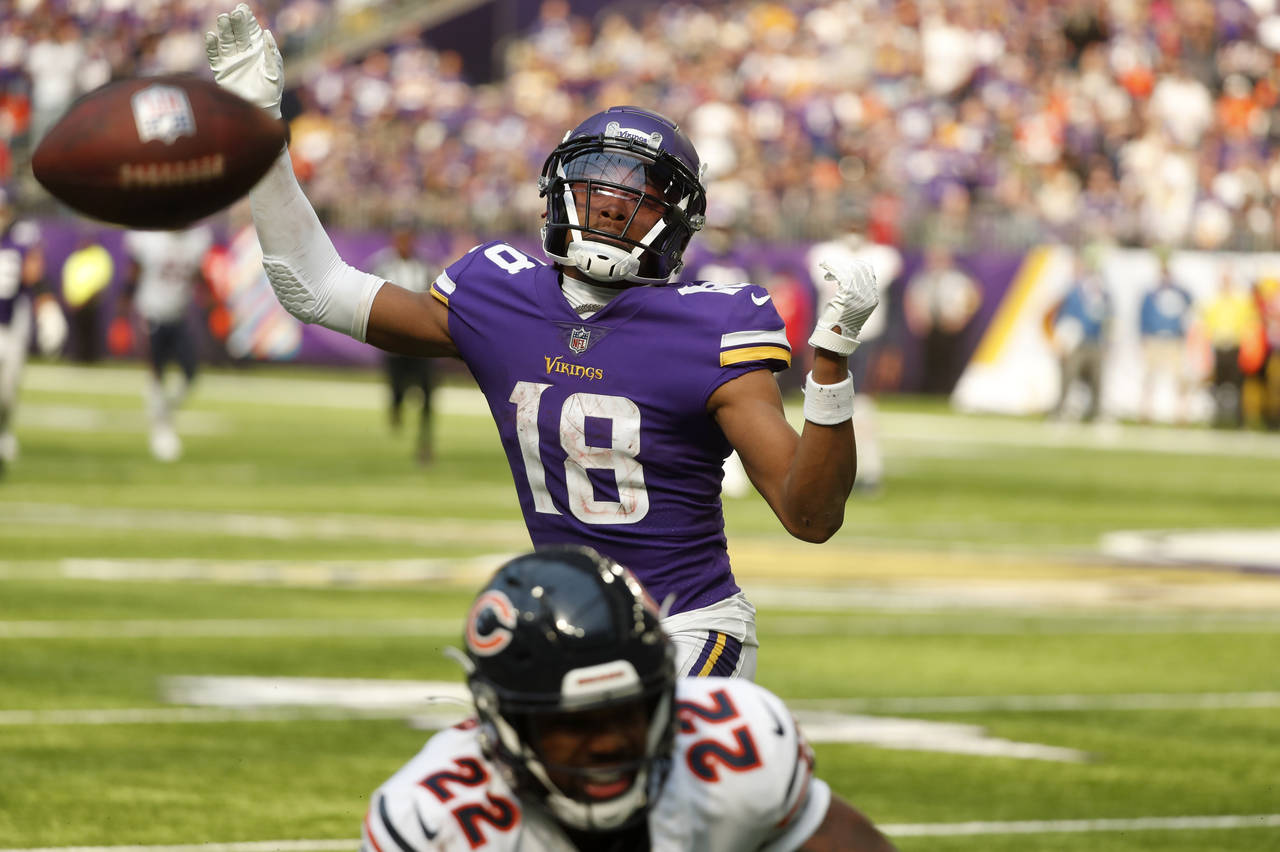 Minnesota Vikings wide receiver Justin Jefferson (18) misses a reception ahead of Chicago Bears cor...