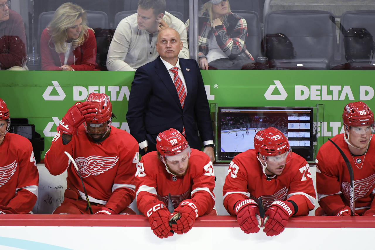 FILE **Detroit Red Wings' Steve Yzerman, right, tries to control a