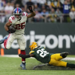 
              New York Giants running back Saquon Barkley (26) breaks away from Green Bay Packers safety Darnell Savage (26) for a touchdown during the second half of an NFL football game at the Tottenham Hotspur stadium in London, Sunday, Oct. 9, 2022. (AP Photo/Alastair Grant)
            