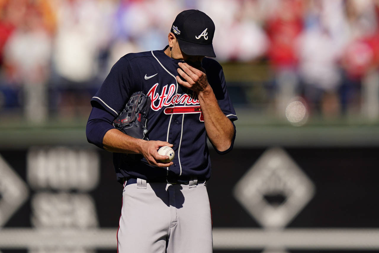Atlanta Braves starting pitcher Charlie Morton (50) wipes his face during the second inning in Game...