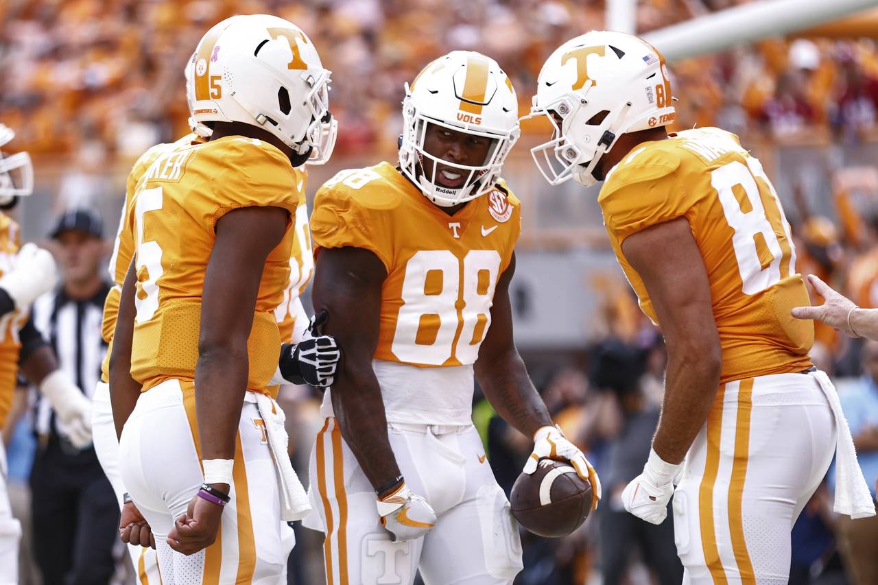 Tennessee tight end Princeton Fant (88) celebrates with teammates scoring a touchdown during the fi...