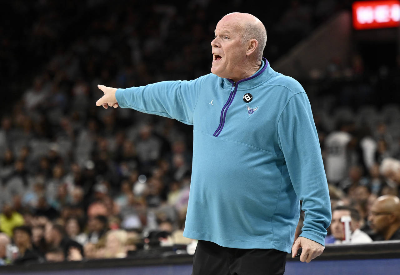 Charlotte Hornets head coach Steve Clifford gestures to his players during the second half of an NB...