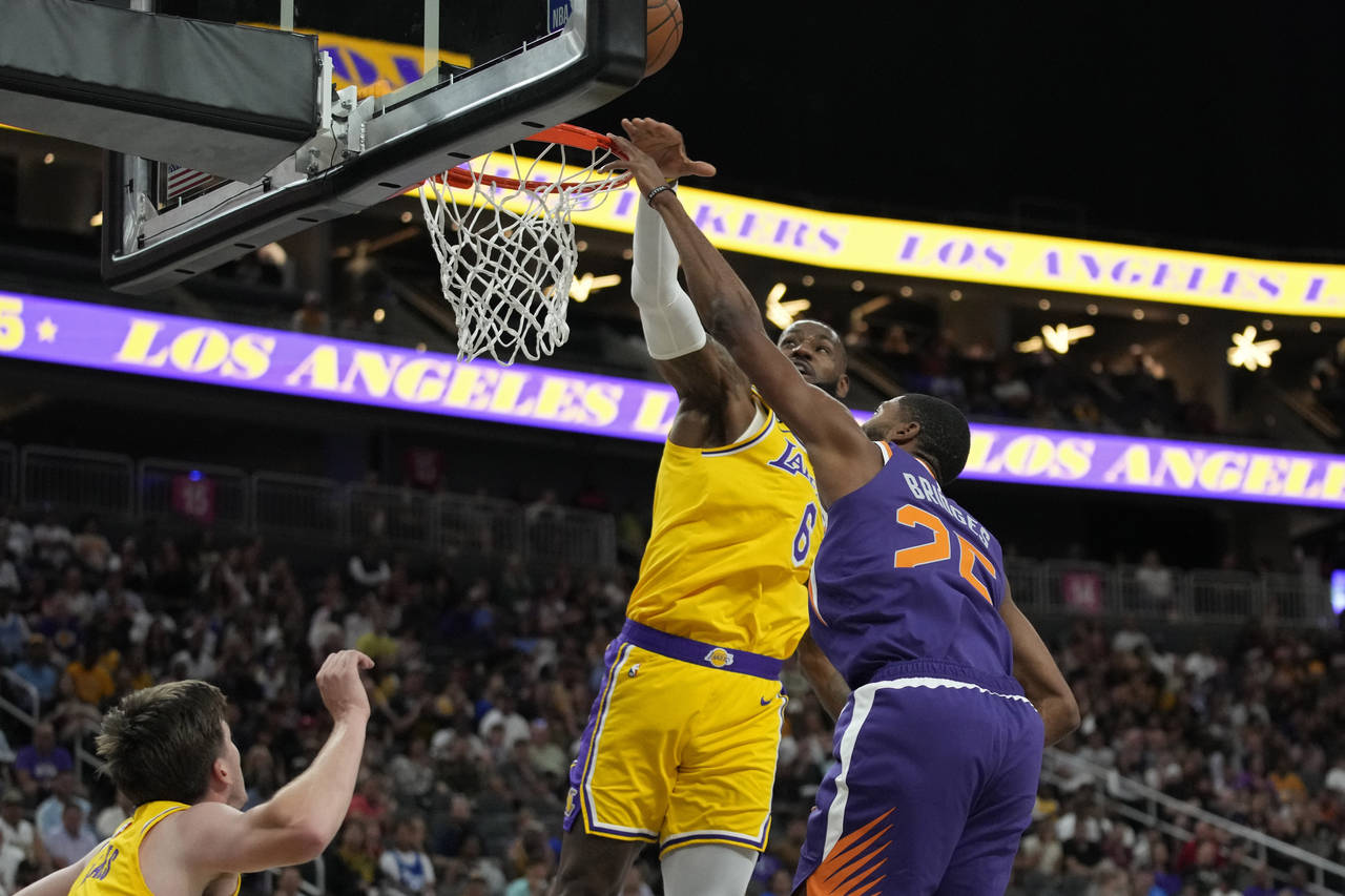Los Angeles Lakers forward LeBron James (6) blocks a shot by Phoenix Suns forward Mikal Bridges (25...