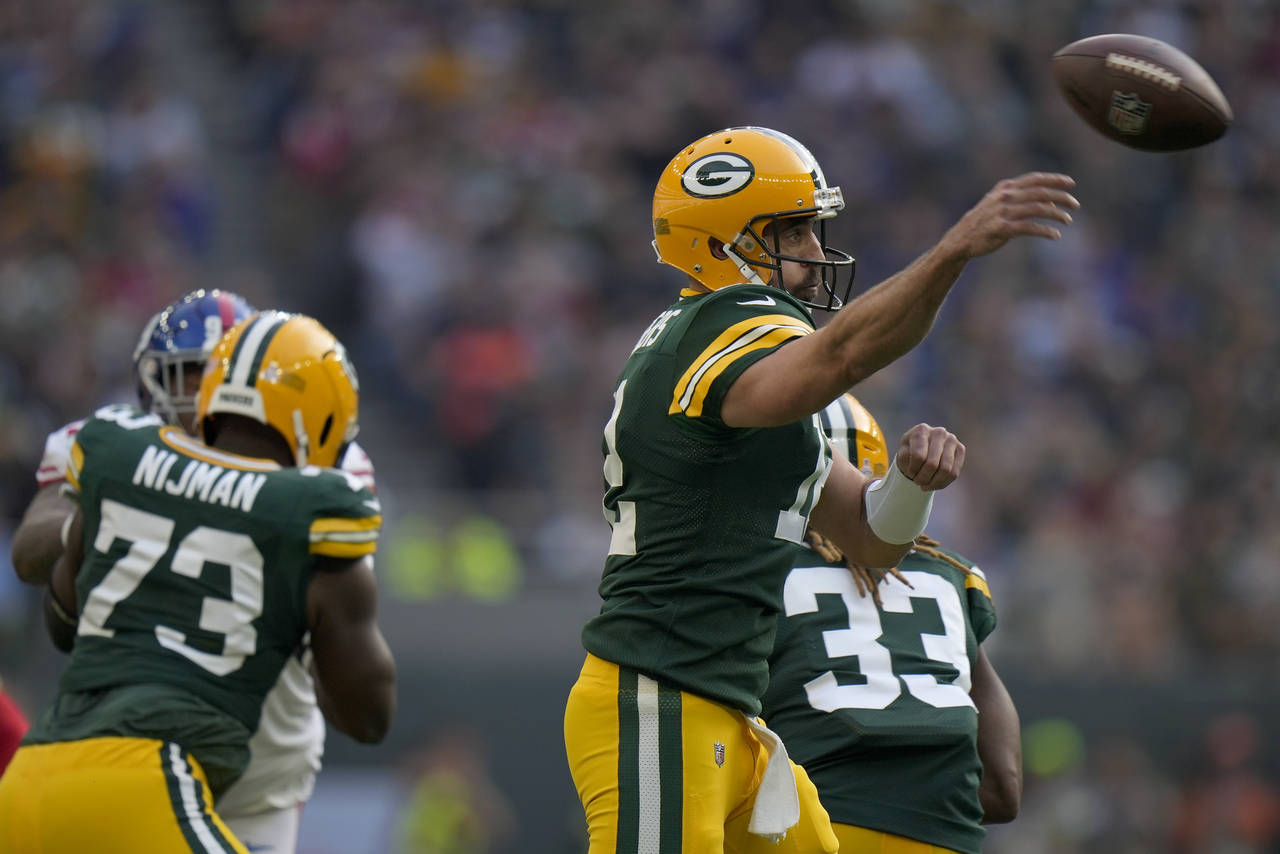 Green Bay Packers quarterback Aaron Rodgers (12) passes the ball during the first quarter of an NFL...
