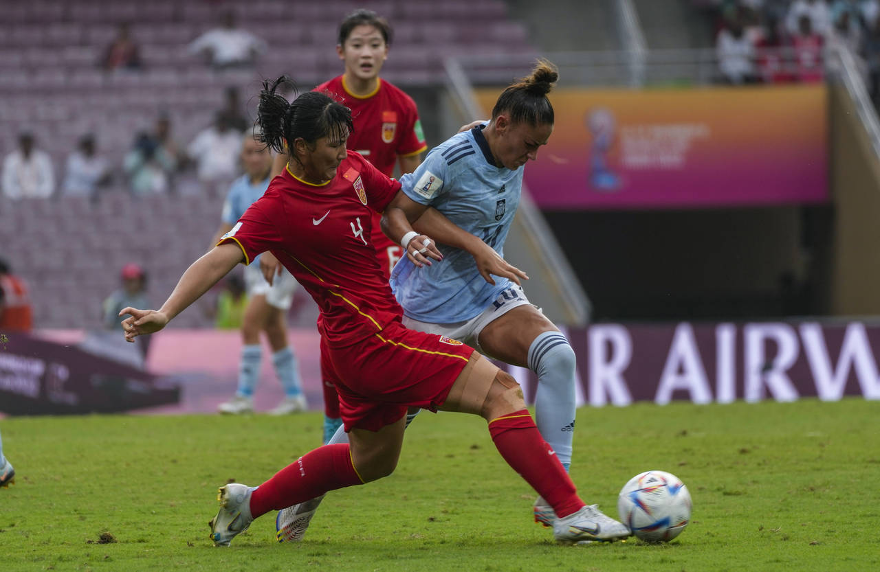 China's Huang Jiaxin, left, competes for the ball with Spain's Carla Camacho during the FIFA U-17 W...