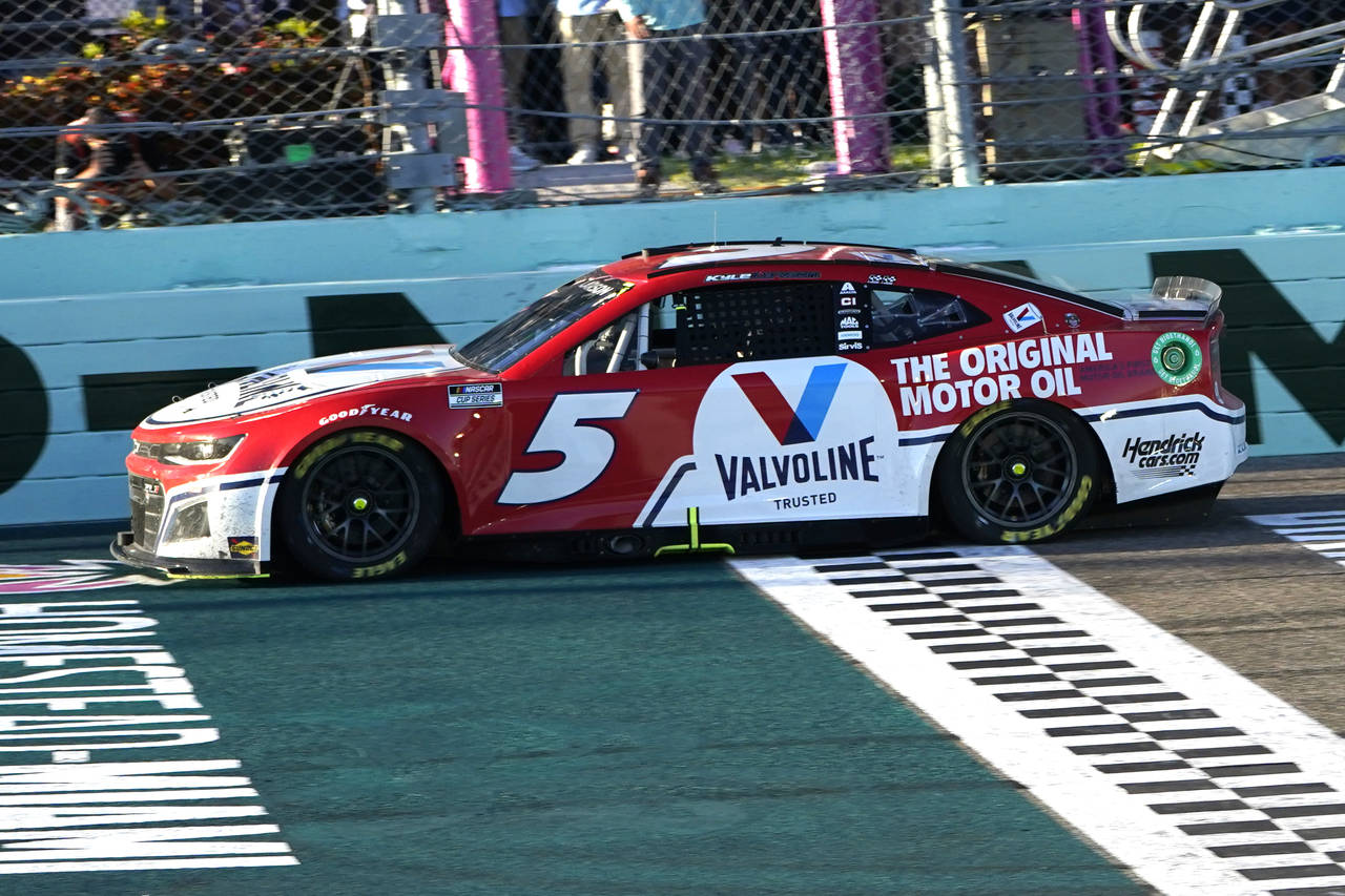 Kyle Larson (5) crosses the finish line to win NASCAR Cup Series auto race at Homestead-Miami Speed...