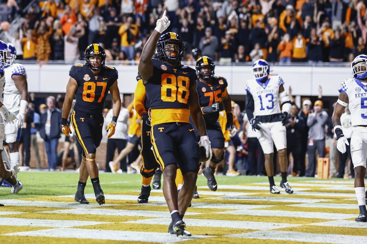 Tennessee tight end Princeton Fant (88) celebrates after scoring a touchdown during the first half ...