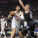 
              Los Angeles Clippers center Ivica Zubac (40) is guarded by Sacramento Kings forward Domantas Sabonis (10) during the first quarter of an NBA basketball game in Sacramento, Calif., Saturday, Oct. 22, 2022. (AP Photo/Randall Benton)
            