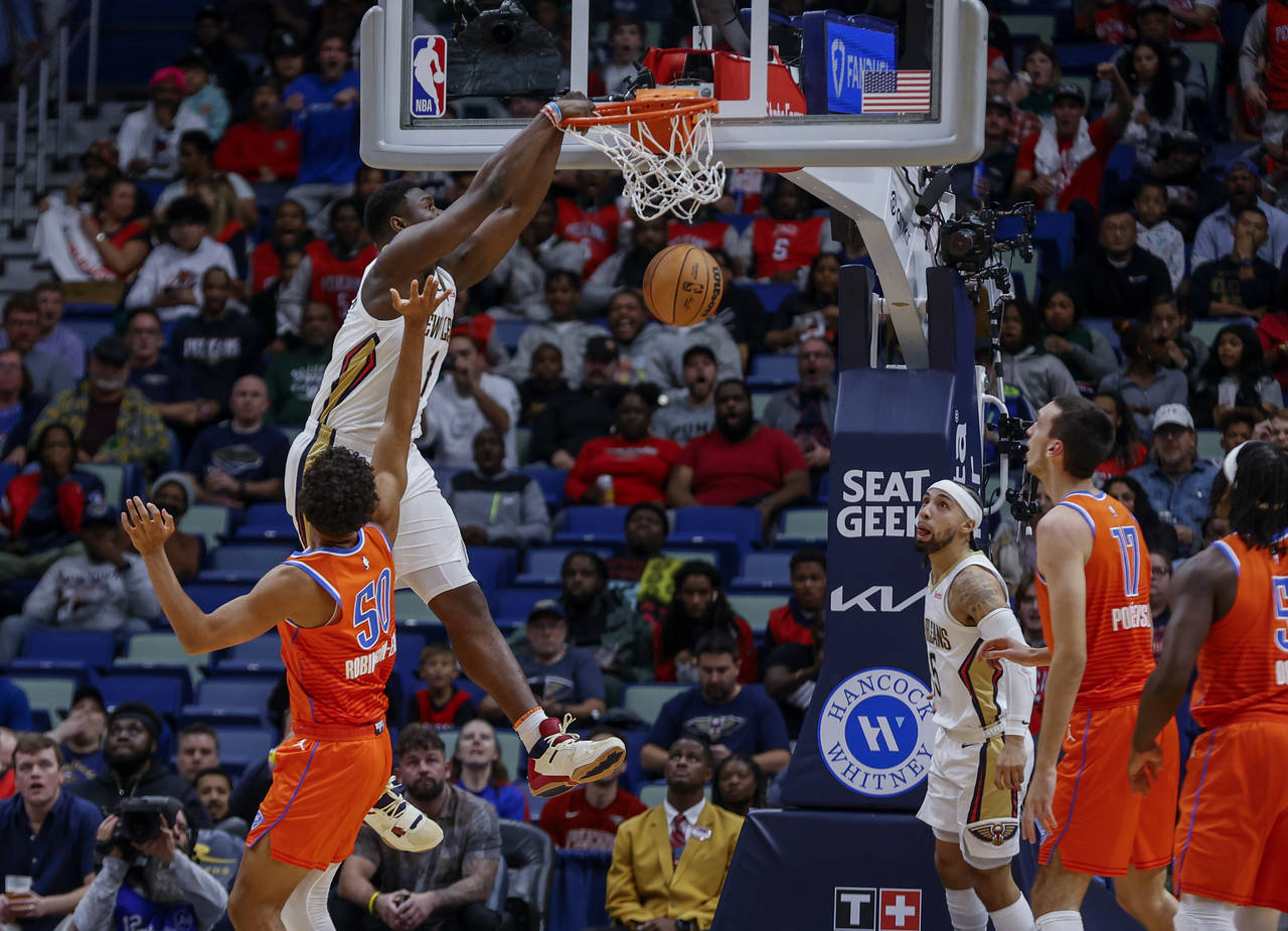 New Orleans Pelicans forward Zion Williamson (1) dunks over Oklahoma City Thunder forward Jeremiah ...