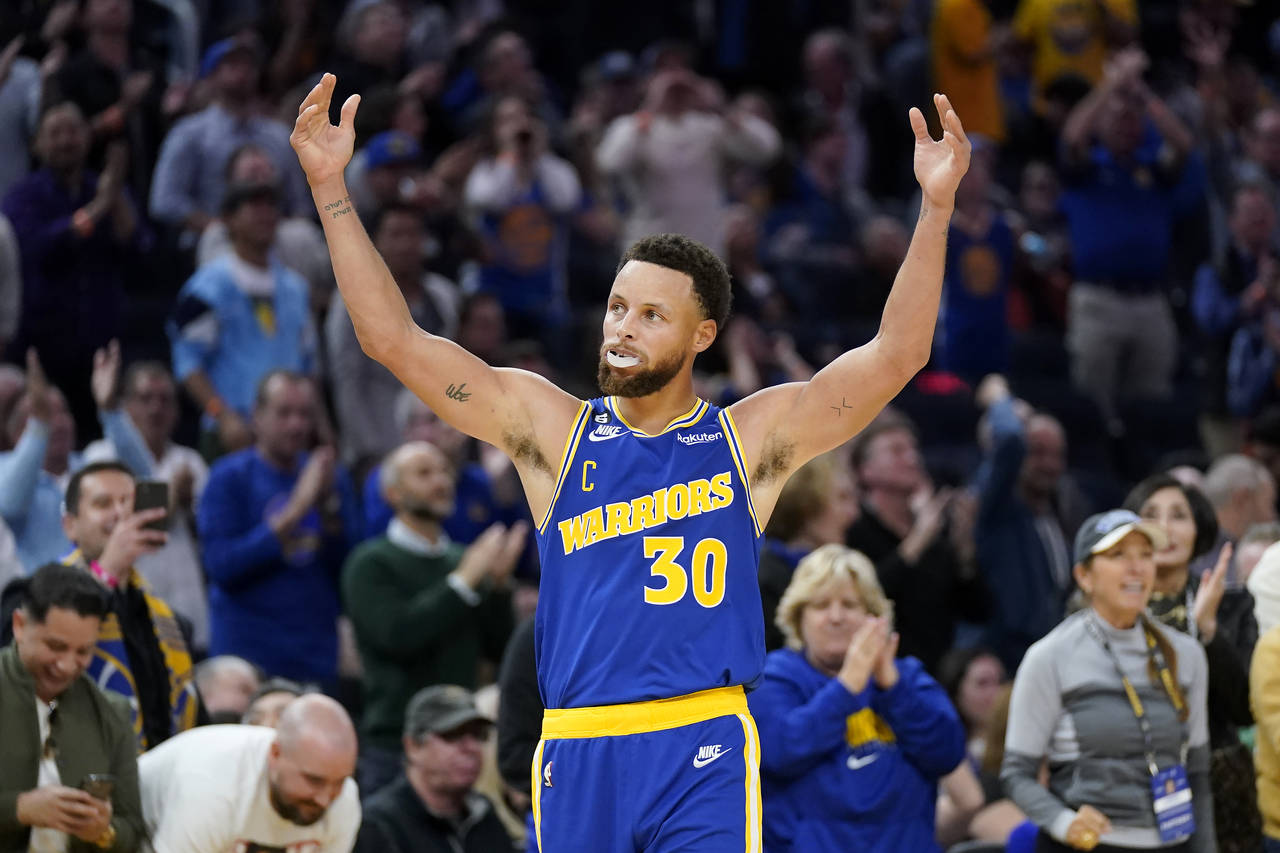 Golden State Warriors guard Stephen Curry (30) celebrates after shooting a 3-point basket against t...