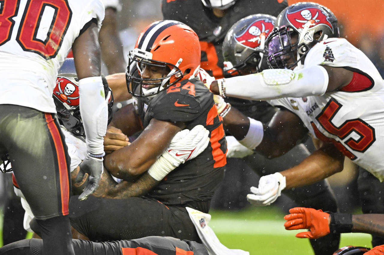 Cleveland Browns running back Nick Chubb (24) scores a touchdown in overtime of the team's NFL foot...