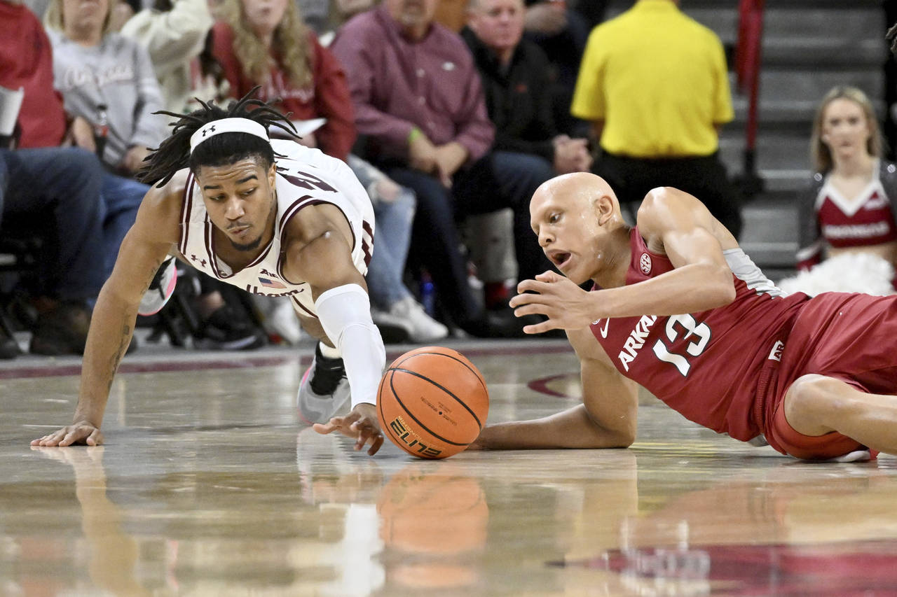 Fordham guard Antrell Charlton, left, and Arkansas guard Jordan Walsh (13) go after the ball during...