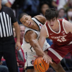 
              San Diego State forward Jaedon LeDee, left, knocks the ball away from Stanford forward Maxime Raynaud (42) during the first half of an NCAA college basketball game in Stanford, Calif., Tuesday, Nov. 15, 2022. (AP Photo/Godofredo A. Vásquez)
            