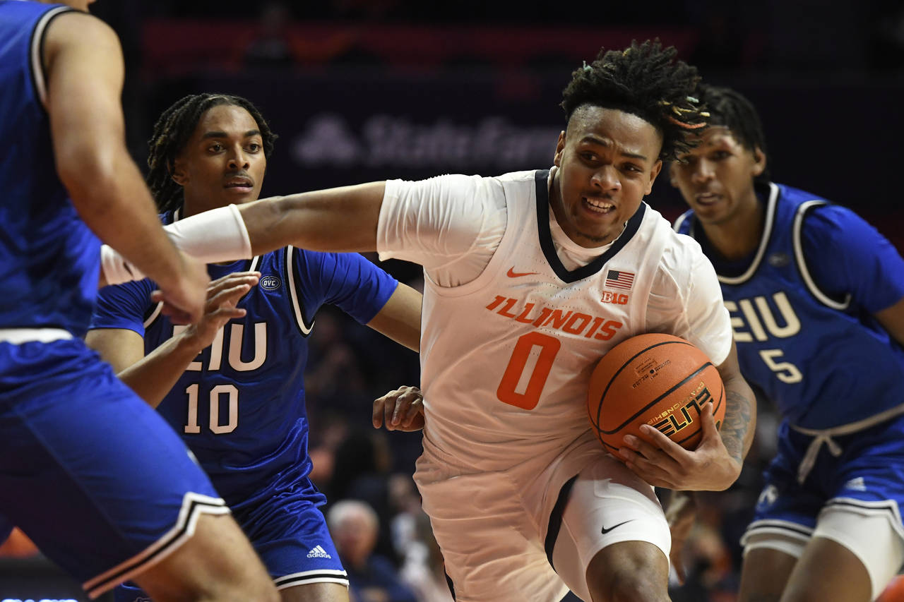 Illinois' Terrence Shannon Jr. (0) works the ball inside against Eastern Illinois' Sincere Malone (...