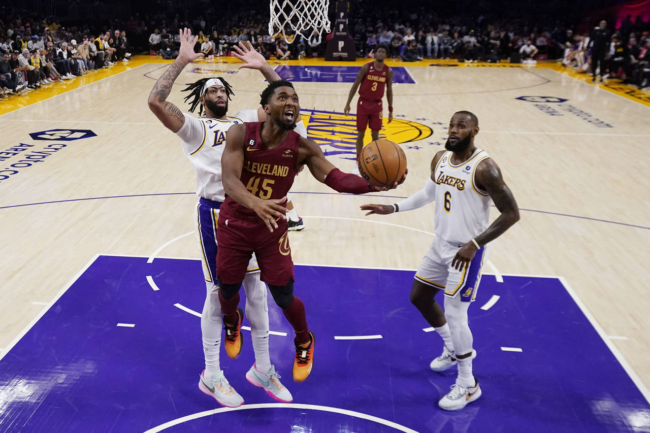 Cleveland Cavaliers guard Donovan Mitchell (45) drives past Los Angeles Lakers forward Anthony Davi...