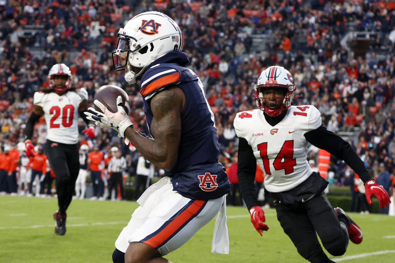 Auburn wide receiver Koy Moore, left, catches a pass for a touchdown as Western Kentucky defensive ...
