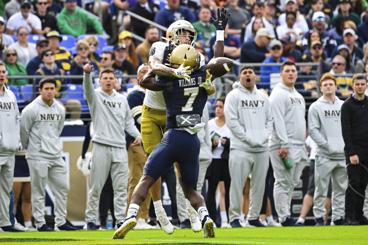 Notre Dame wide receiver Braden Lenzy catches the ball against Navy cornerback Mbiti Williams Jr. (...