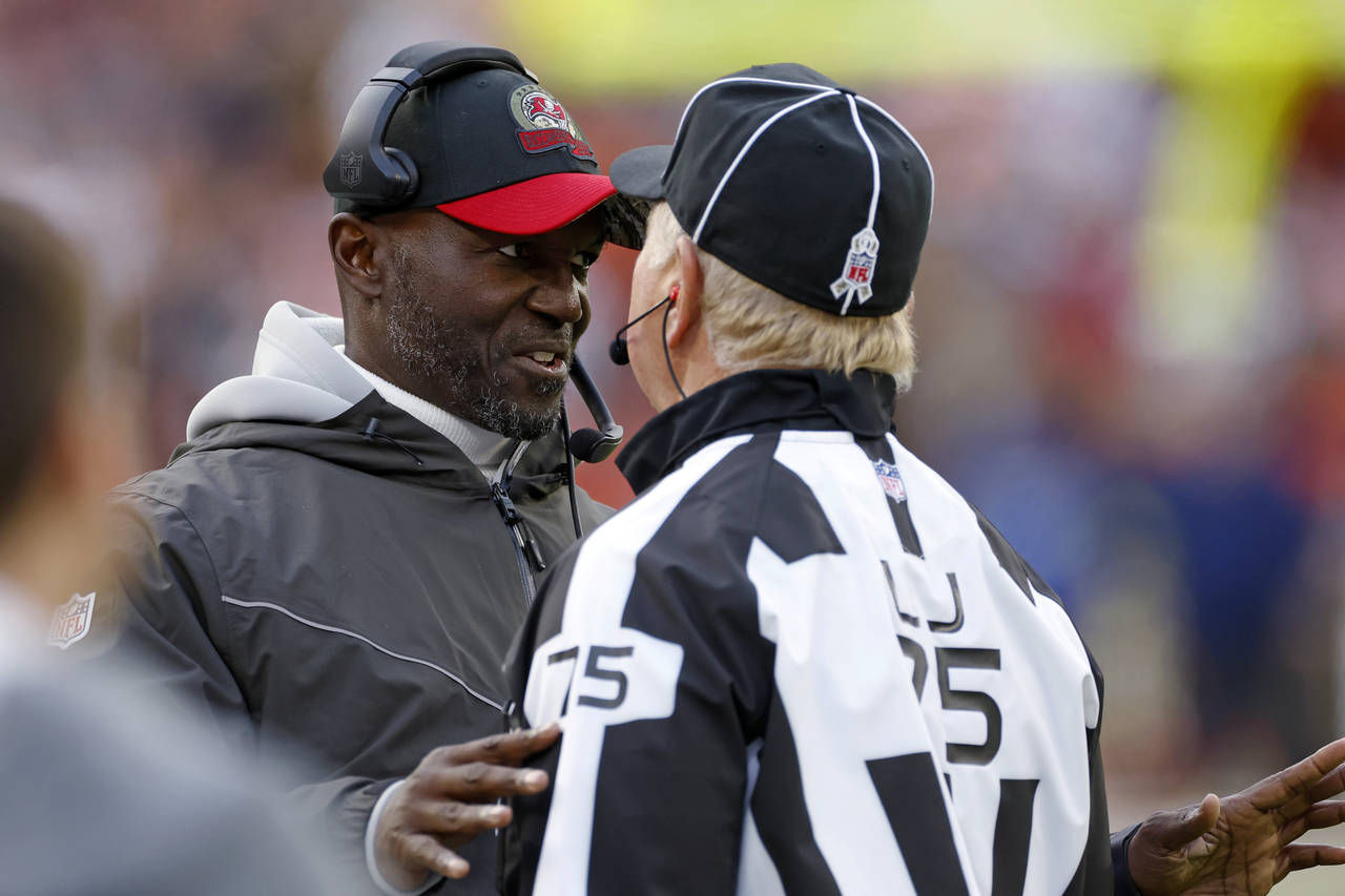 Tampa Bay Buccaneers coach Todd Bowles, left, talks with line judge Mark Stewart during the second ...