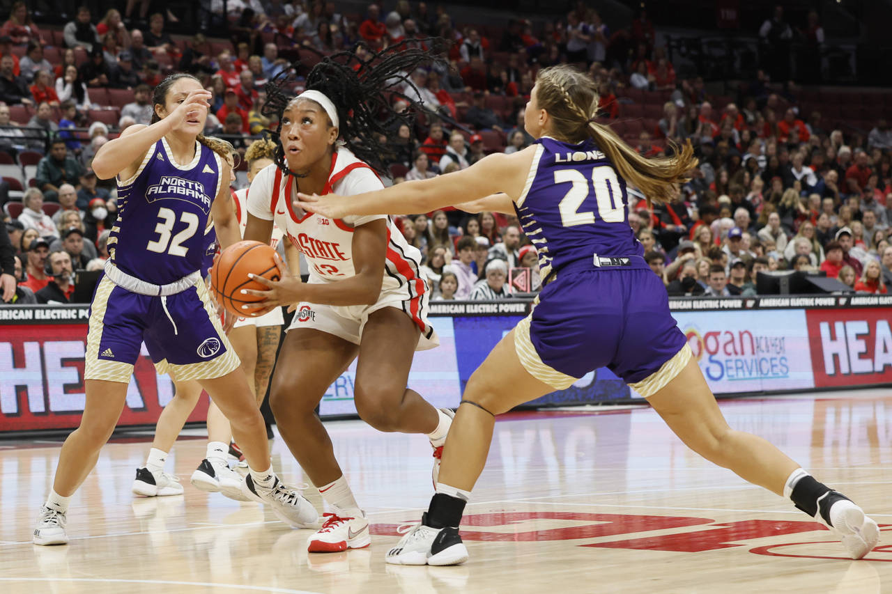 Ohio State's Cotie McMahon, center, dribbles between North Alabama's Skyler Gill, left, and Olivia ...
