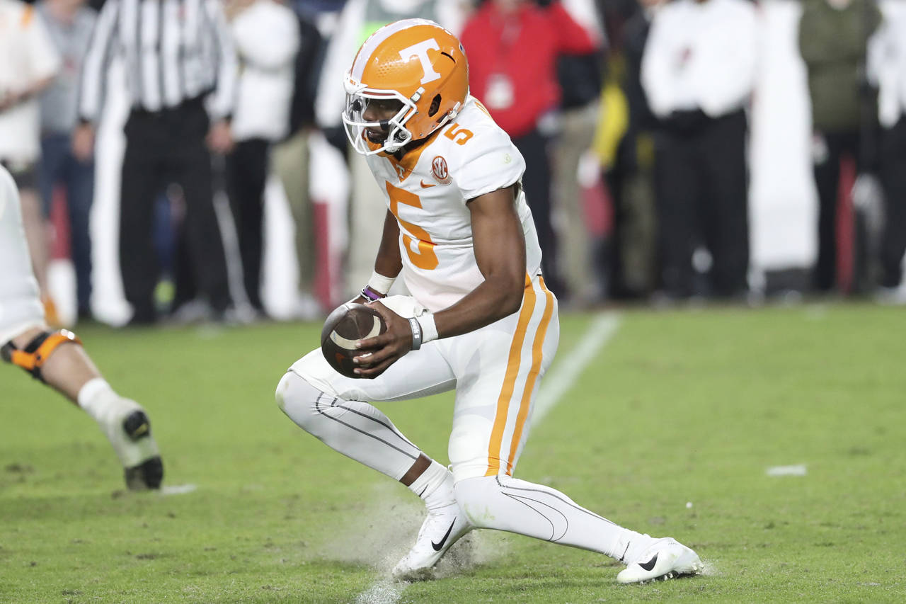Tennessee quarterback Hendon Hooker suffers an injury while making a cut during the second half of ...