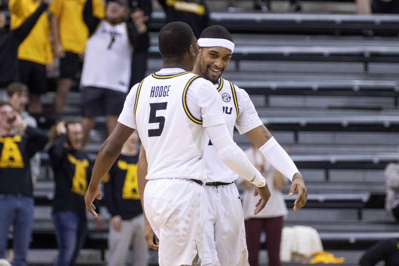 Missouri's Isiaih Mosley, right, celebrates a turnover with teammate D'Moi Hodge, left, during the ...