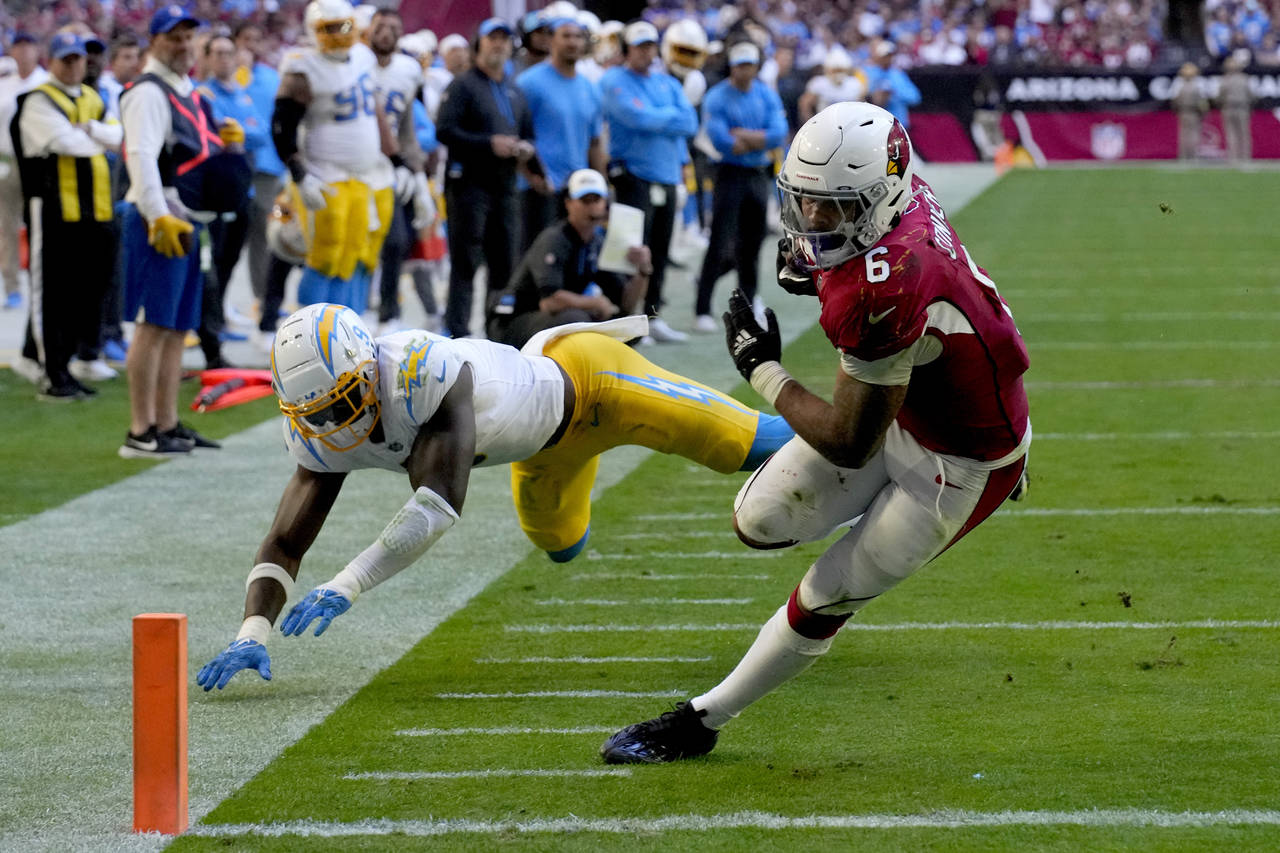 Arizona Cardinals running back James Conner (6) scores a touchdown as Los Angeles Chargers lineback...