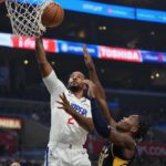 
              Los Angeles Clippers forward Kawhi Leonard, left, shoots as Indiana Pacers guard Bennedict Mathurin defends during the first half of an NBA basketball game Sunday, Nov. 27, 2022, in Los Angeles. (AP Photo/Mark J. Terrill)
            