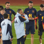 
              Spain's national soccer team coach Luis Enrique, centre, talks with his players during a training session in Las Rozas, just outside Madrid, Spain, Monday, Nov. 14, 2022. The team will travel to Jordan for a friendly match on Thursday and then onto Qatar to participate in the World Cup. (AP Photo/Paul White)
            
