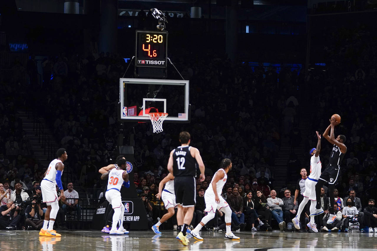 Brooklyn Nets' Kevin Durant, right, shoots over New York Knicks' Cam Reddish during the first half ...