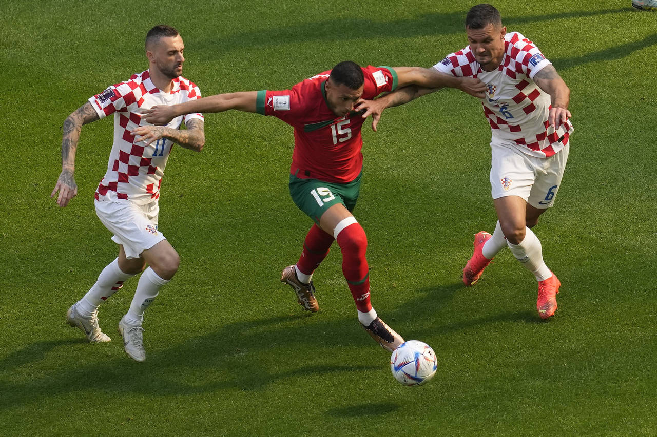 Croatia's Marcelo Brozovic, left, Morocco's Selim Amallah, Croatia's Dejan Lovren, vie for the ball...