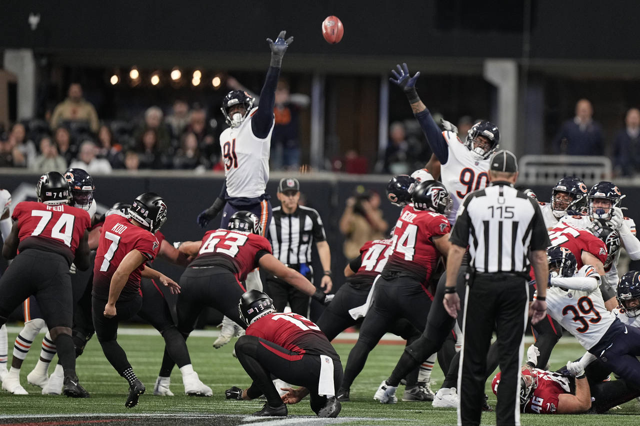 Atlanta Falcons place kicker Younghoe Koo (7) kicks a field goal against the Chicago Bears during t...