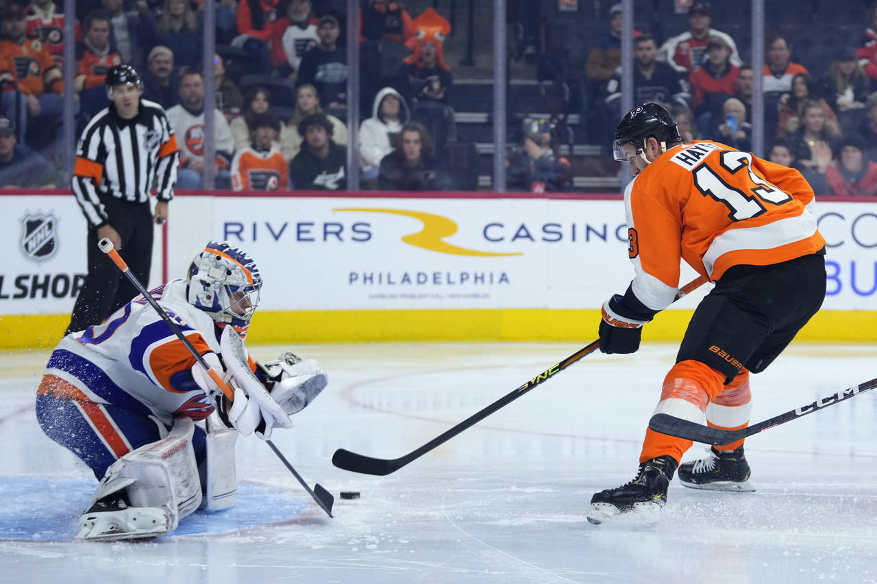 Philadelphia Flyers' Kevin Hayes, right, cannot get a shot past New York Islanders' Ilya Sorokin du...