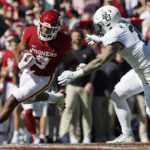 
              Oklahoma tight end Brayden Willis runs after a catch as Baylor linebacker Matt Jones defends in the first half of an NCAA college football game, Saturday, Nov. 5, 2022, in Norman, Okla. (AP Photo/Nate Billings)
            