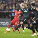 
              Bayern's Sadio Mane, centre, and Bremen's Amos Pieper, second from right, challenge for the ball during the Bundesliga soccer match between Bayern Munich and Werder Bremen at the Allianz Arena in Munich, Germany, Tuesday, Nov. 8, 2022. (AP Photo/Matthias Schrader)
            